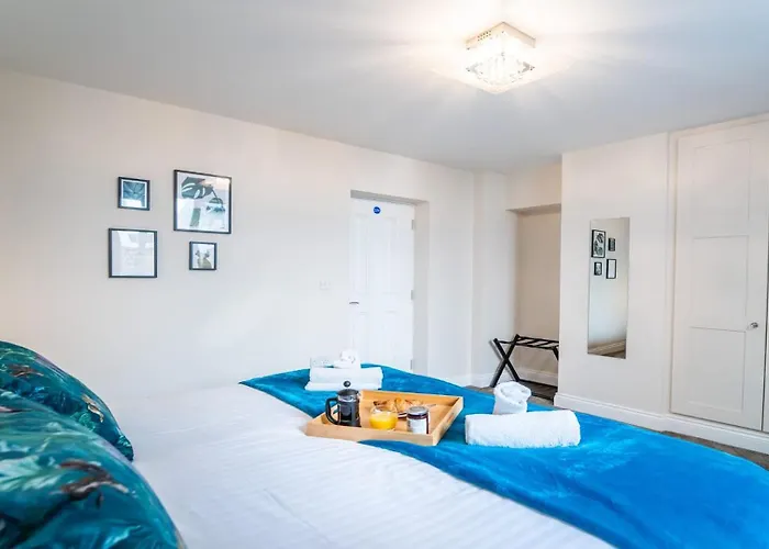 South Quay Apartment