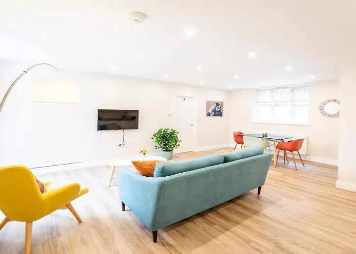 South Quay Apartment